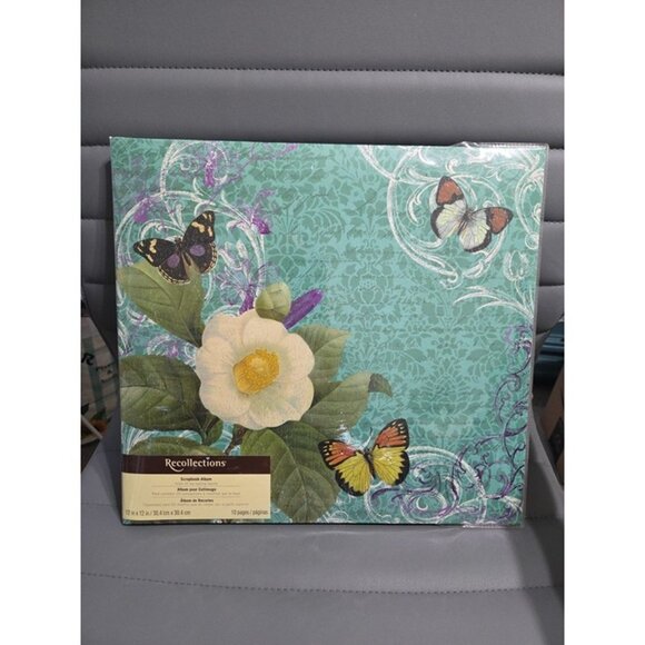 Recollections 12x12 Scrapbook Album Butterfly's & Flowers - Picture 1 of 3